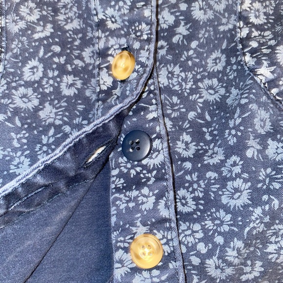 Duluth Trading Company Blue DENIM Floral Print Button Shirt Large EUC B18-16 - Picture 3 of 5